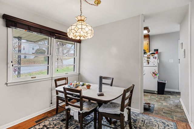 100 Oak Dr, Dickson, TN 37055