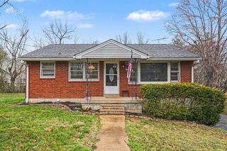 100 Oak Dr, Dickson, TN 37055