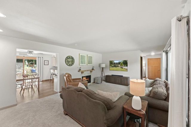 N8104 LaSalle CIRCLE, Oconomowoc, WI 53066