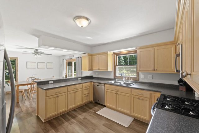 N8104 LaSalle CIRCLE, Oconomowoc, WI 53066