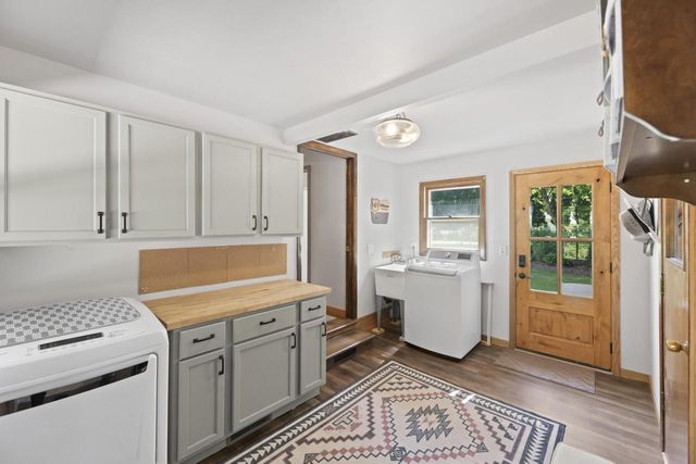 N8104 LaSalle CIRCLE, Oconomowoc, WI 53066