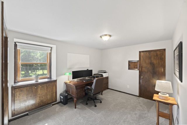 N8104 LaSalle CIRCLE, Oconomowoc, WI 53066