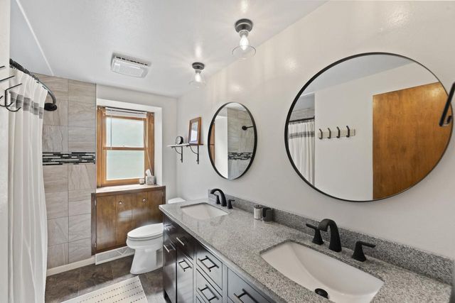 N8104 LaSalle CIRCLE, Oconomowoc, WI 53066
