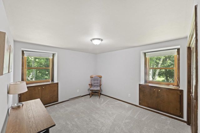 N8104 LaSalle CIRCLE, Oconomowoc, WI 53066