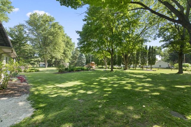 N8104 LaSalle CIRCLE, Oconomowoc, WI 53066