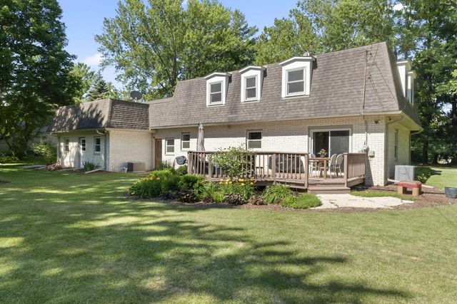 N8104 LaSalle CIRCLE, Oconomowoc, WI 53066