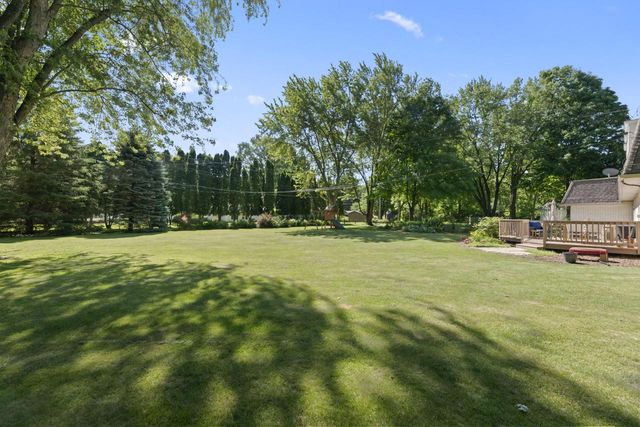 N8104 LaSalle CIRCLE, Oconomowoc, WI 53066