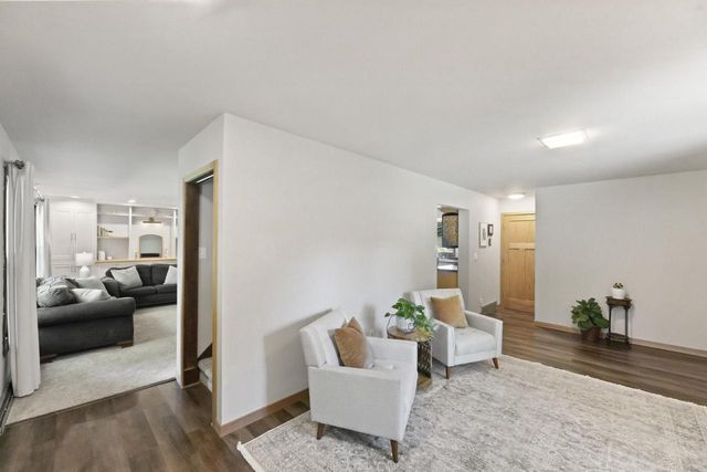 N8104 LaSalle CIRCLE, Oconomowoc, WI 53066