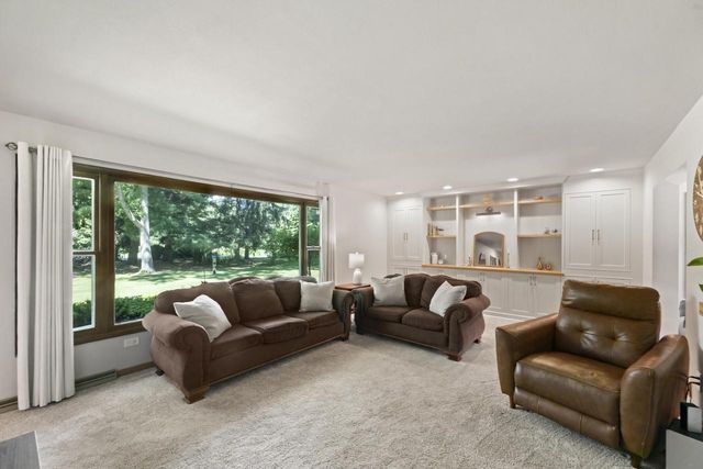 N8104 LaSalle CIRCLE, Oconomowoc, WI 53066