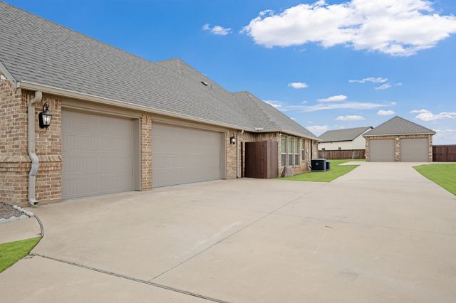 10909 Chriswood Drive, Crowley, TX 76036