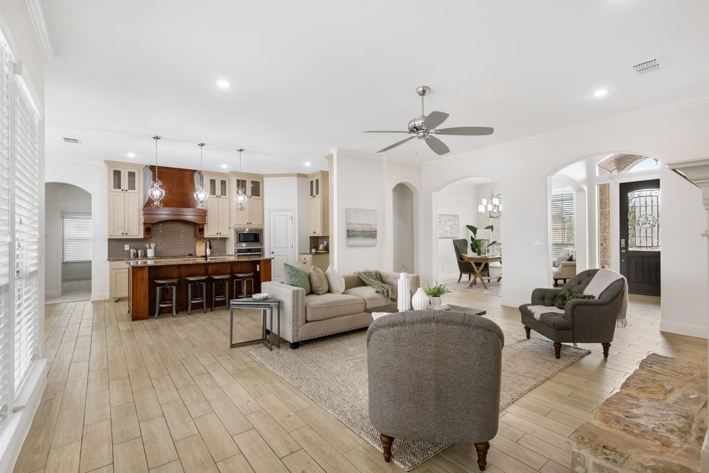 10909 Chriswood Drive, Crowley, TX 76036