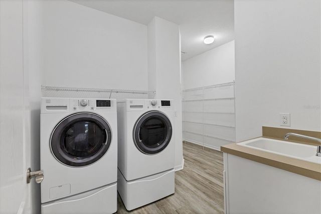 4806 LAKE BREEZE TERRACE, Sarasota, FL 34243