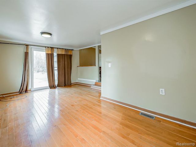 9005 Deering Street, Livonia, MI 48150