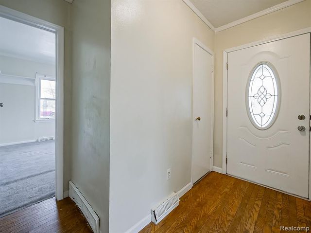 9005 Deering Street, Livonia, MI 48150