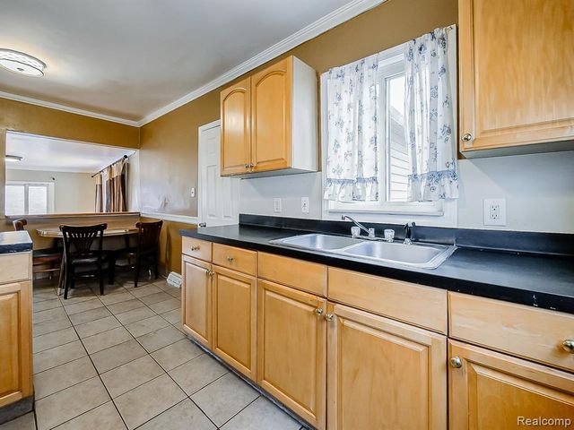 9005 Deering Street, Livonia, MI 48150