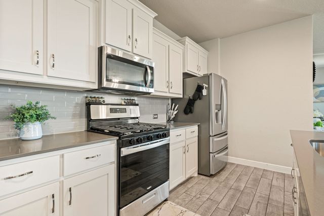 160 Tanager Drive, Rhome, TX 76078