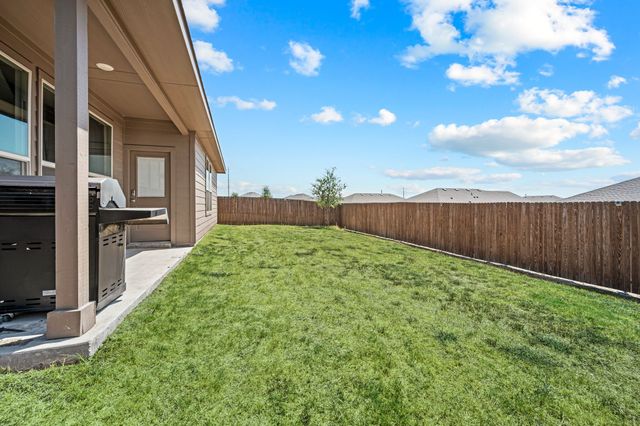 160 Tanager Drive, Rhome, TX 76078