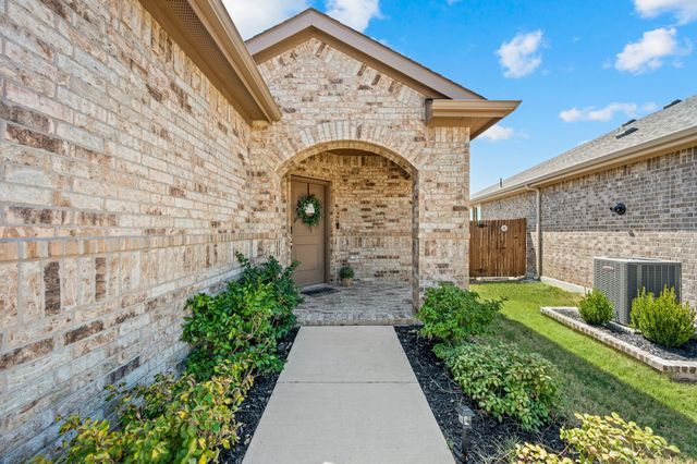 160 Tanager Drive, Rhome, TX 76078