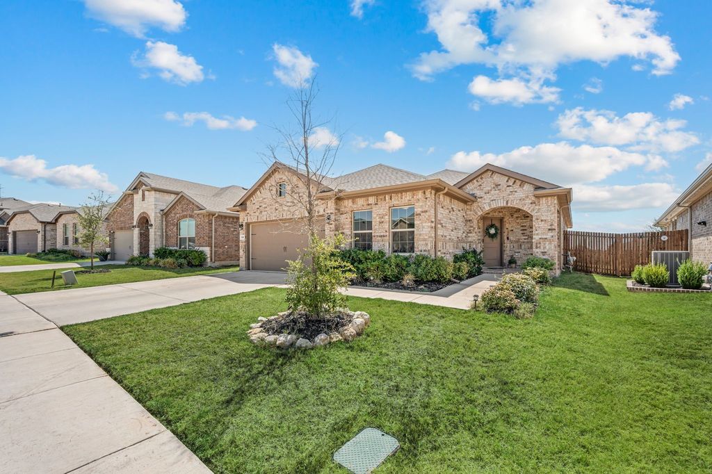 160 Tanager Drive, Rhome, TX 76078 — photo 2