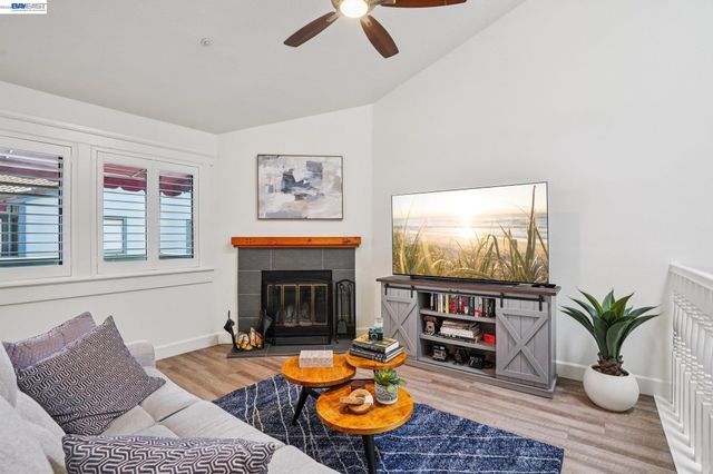 1255 N Los Robles Ave 9, Pasadena, CA 91104