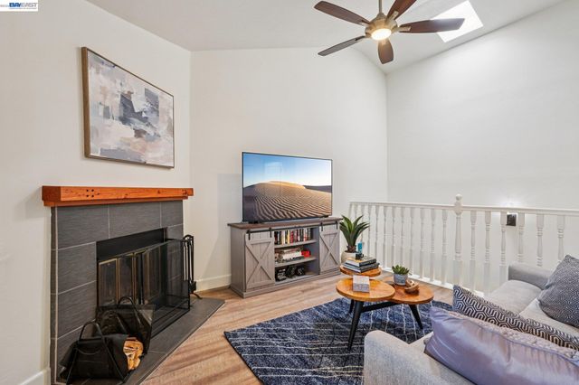 1255 N Los Robles Ave 9, Pasadena, CA 91104