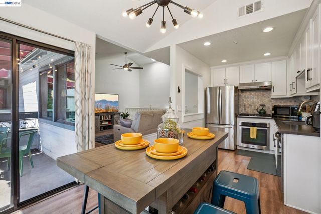 1255 N Los Robles Ave 9, Pasadena, CA 91104