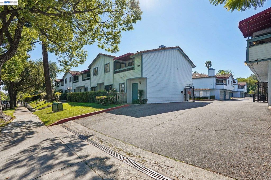 1255 N Los Robles Ave 9, Pasadena, CA 91104