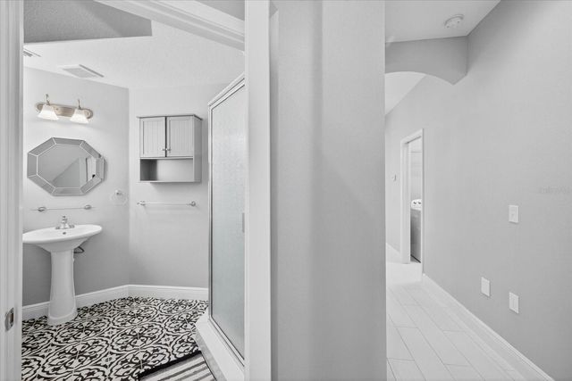 8914 N LYNN AVENUE, Tampa, FL 33604