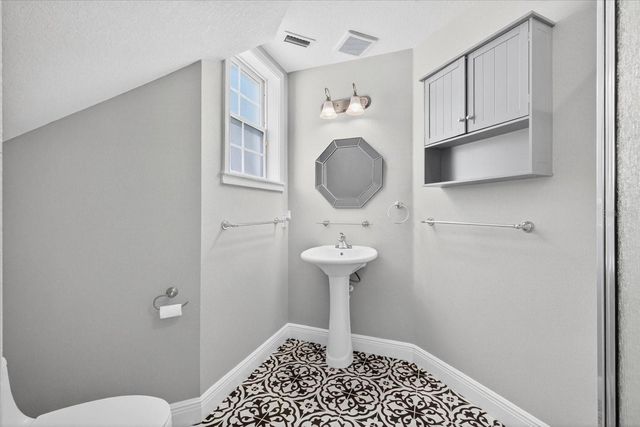 8914 N LYNN AVENUE, Tampa, FL 33604