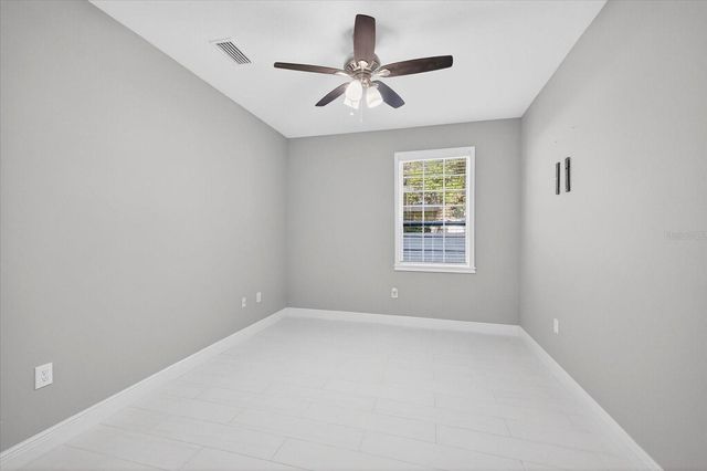 8914 N LYNN AVENUE, Tampa, FL 33604