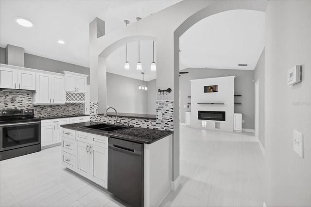 8914 N LYNN AVENUE, Tampa, FL 33604