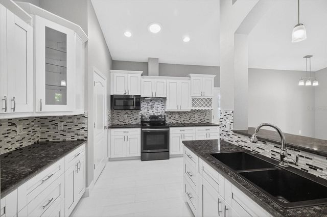 8914 N LYNN AVENUE, Tampa, FL 33604