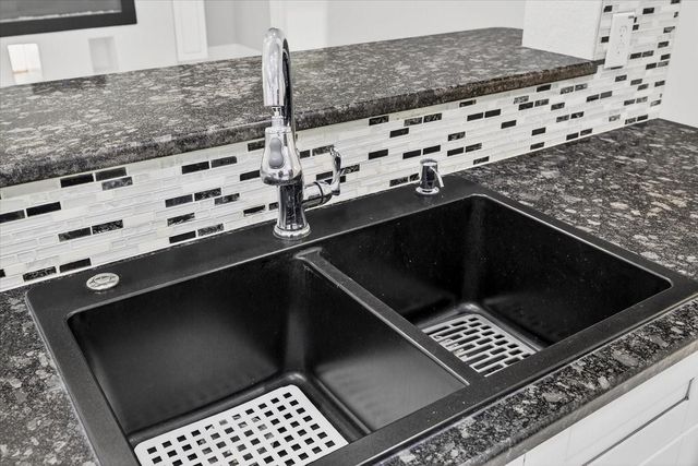 8914 N LYNN AVENUE, Tampa, FL 33604