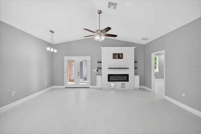 8914 N LYNN AVENUE, Tampa, FL 33604