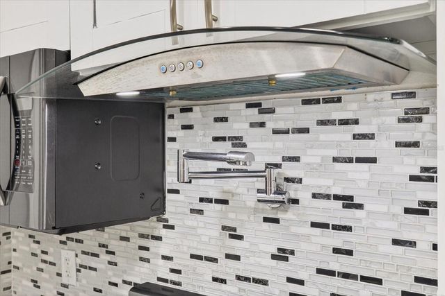 8914 N LYNN AVENUE, Tampa, FL 33604