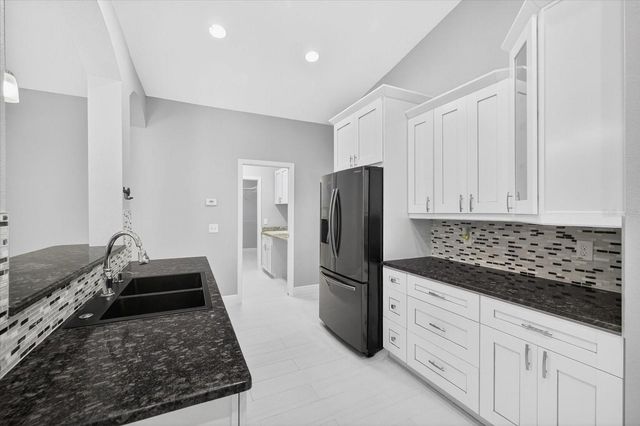 8914 N LYNN AVENUE, Tampa, FL 33604