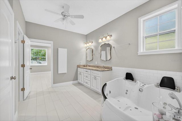 8914 N LYNN AVENUE, Tampa, FL 33604