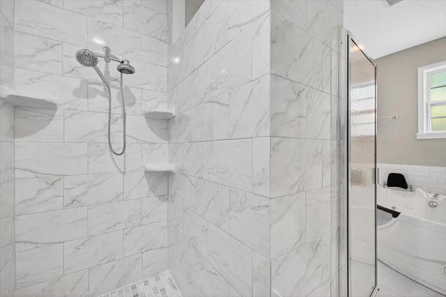 8914 N LYNN AVENUE, Tampa, FL 33604