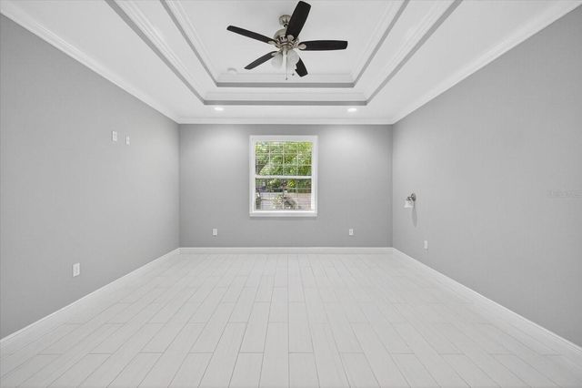 8914 N LYNN AVENUE, Tampa, FL 33604