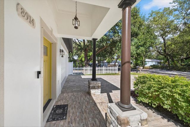 8914 N LYNN AVENUE, Tampa, FL 33604