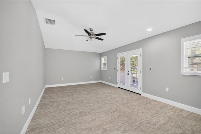 8914 N LYNN AVENUE, Tampa, FL 33604