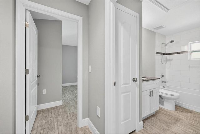 8914 N LYNN AVENUE, Tampa, FL 33604