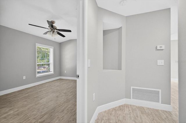 8914 N LYNN AVENUE, Tampa, FL 33604