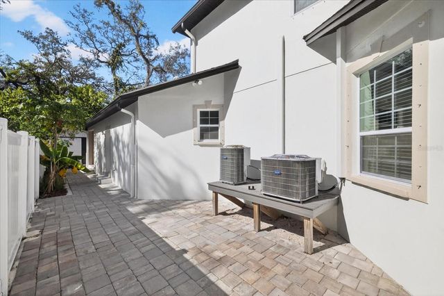 8914 N LYNN AVENUE, Tampa, FL 33604