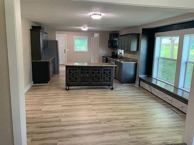 106 Mountain St Street, Cassville, MO 65625