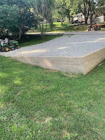 106 Mountain St Street, Cassville, MO 65625