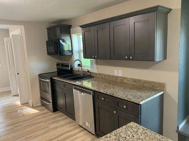 106 Mountain St Street, Cassville, MO 65625