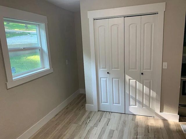 106 Mountain St Street, Cassville, MO 65625