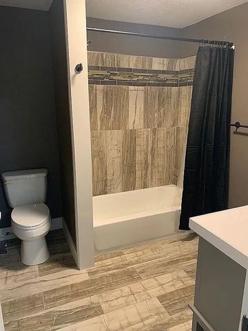 106 Mountain St Street, Cassville, MO 65625