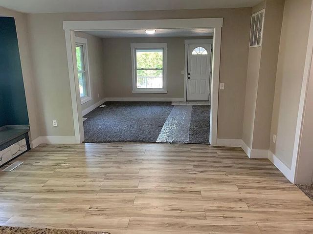 106 Mountain St Street, Cassville, MO 65625